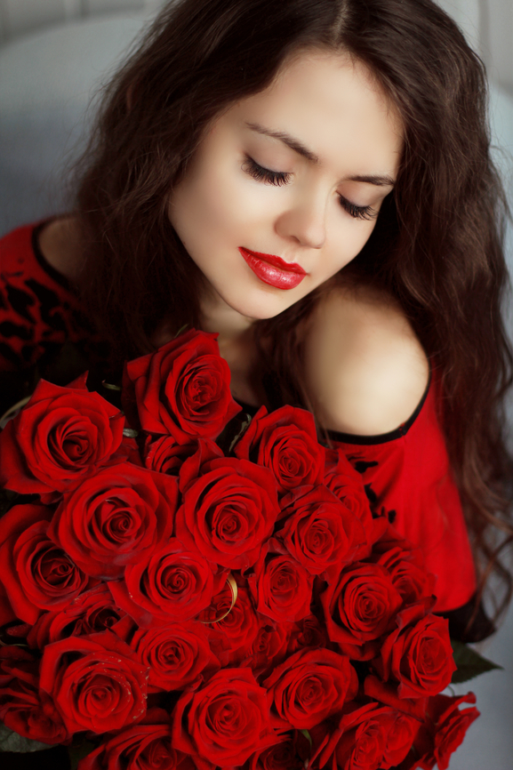 kobieta z różami